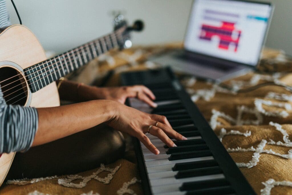 Comment Gilbert Montagné est-il devenu une icône musicale malgré son handicap visuel ?