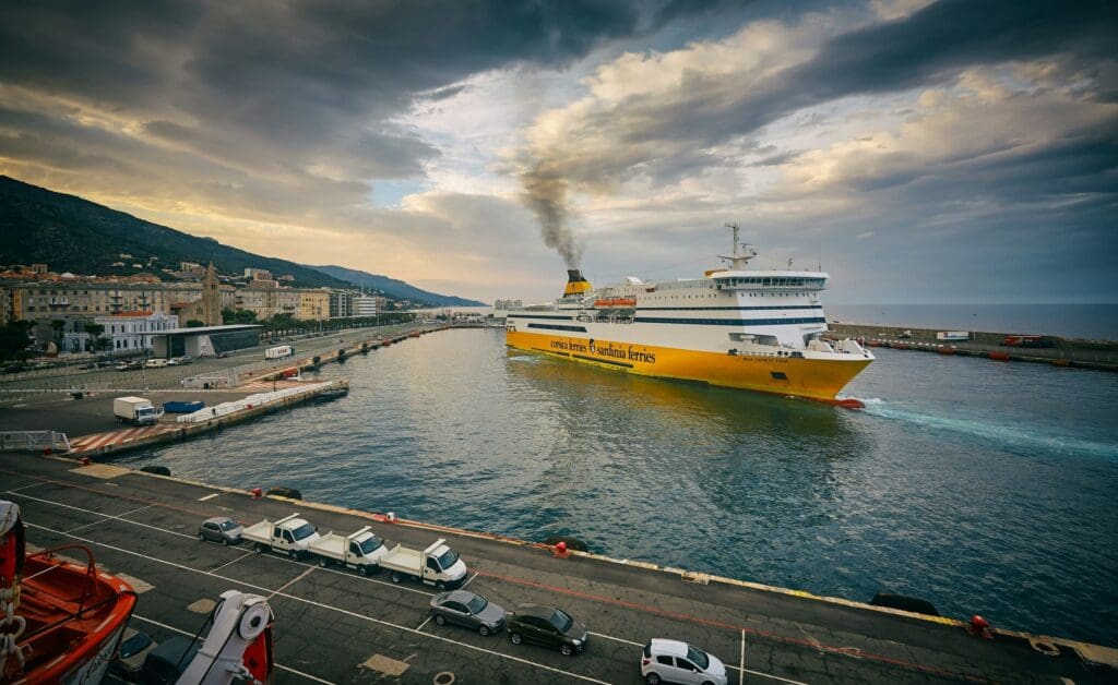 Comment réserver un billet de bateau pour la traversée entre Sète et Tanger ?