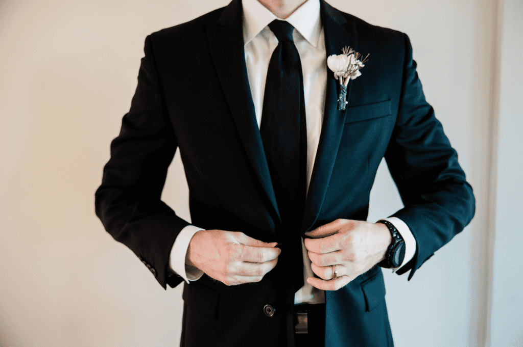 Faire faire sur mesure son costume de mariage à Clermont Ferrand.