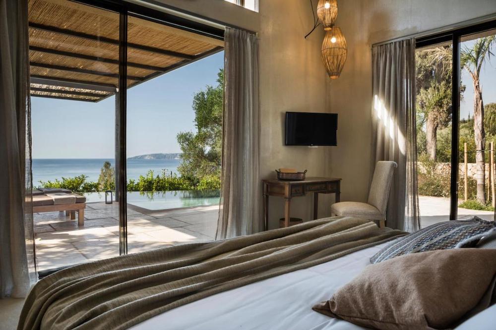 Hôtel F Zeen Lourdata