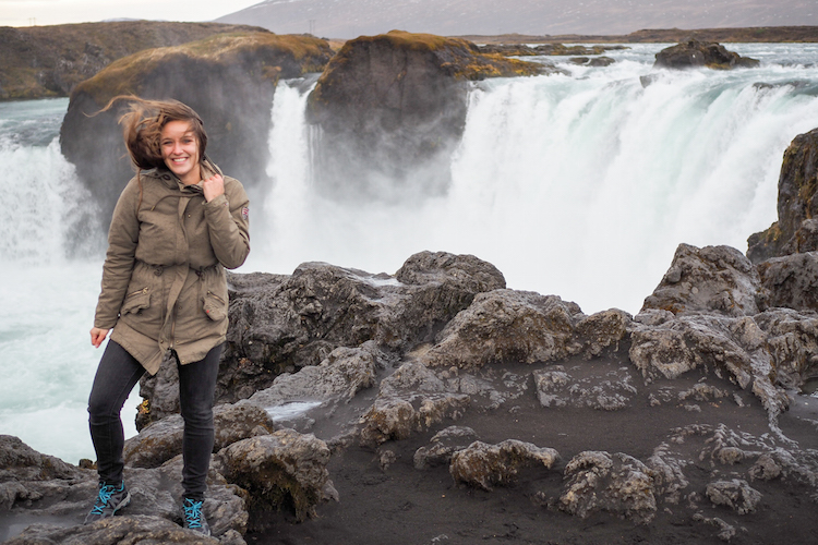 Islande cascade godafoss akureyri