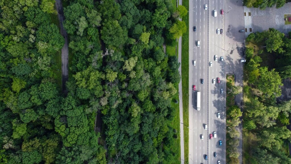 Le transport routier : une solution efficace pour vos besoins de logistique ?