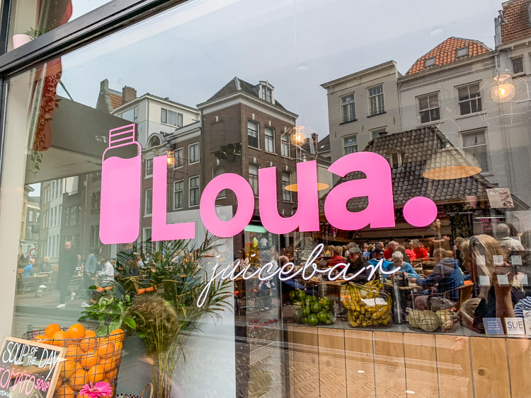 Loua Juice bar sur le marché aux poissons d'Utrecht
