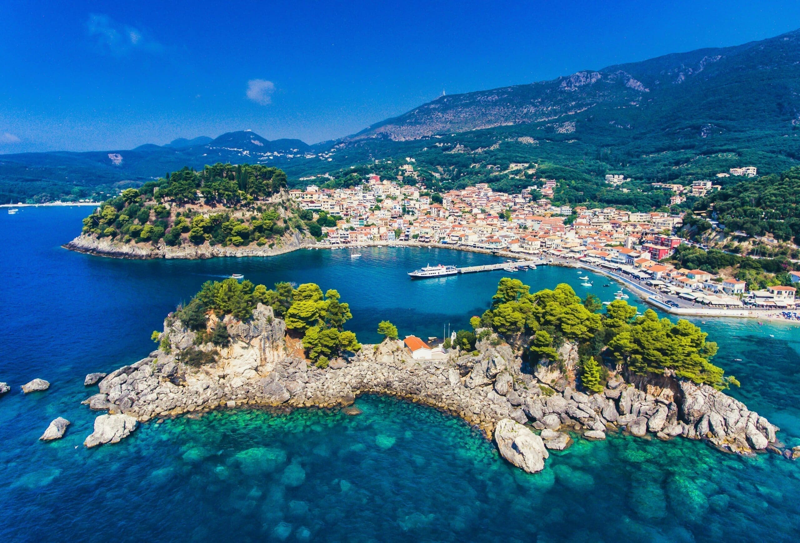 découvrez la grèce, un pays aux milles trésors avec ses plages magnifiques, son riche patrimoine historique et ses délicieuses spécialités culinaires.