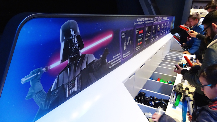 Star Wars disneyland paris Construisez votre propre sabre laser