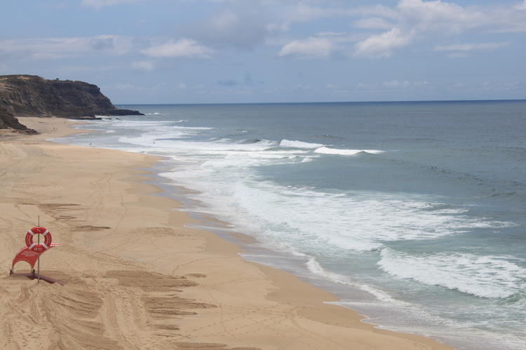 Plage ericeira au portugal vagues de surf