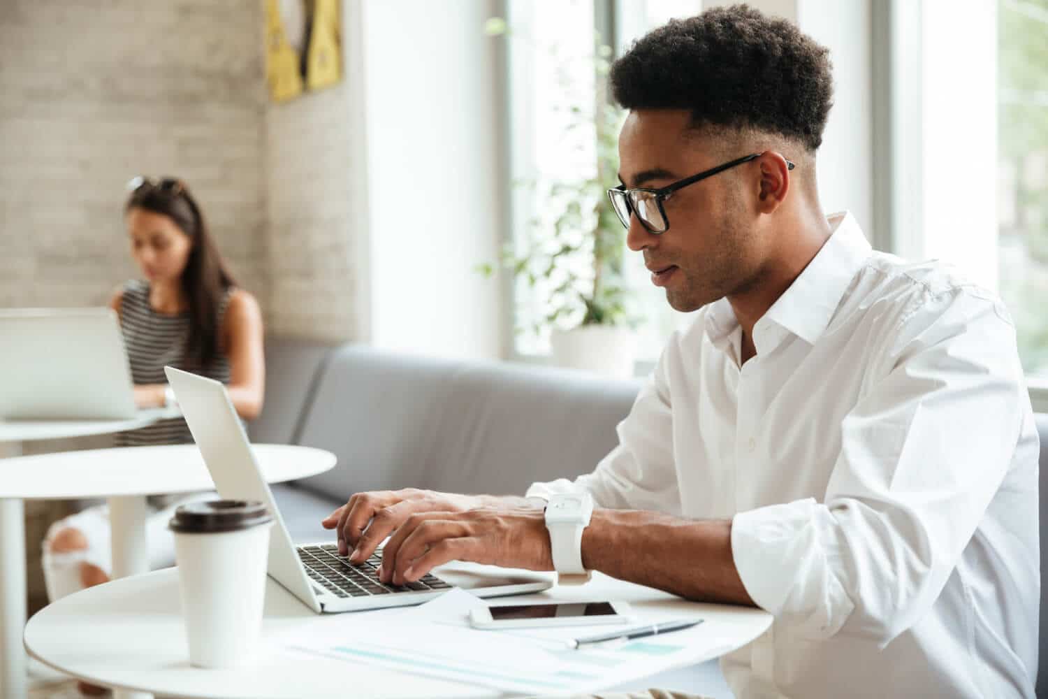 découvrez comment abandonner certaines certitudes peut être le tremplin vers une aventure entrepreneuriale épanouissante. transformez vos peurs en opportunités et lancez-vous dans la création de votre propre entreprise avec courage et détermination.