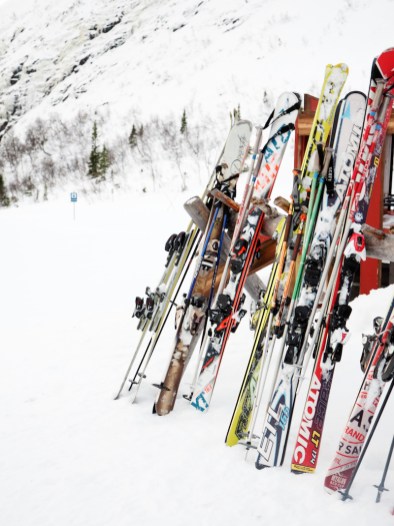 activité laponie ski skis