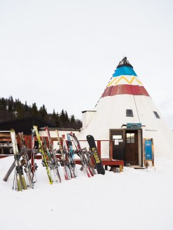 lapland ski activity lunch tipi