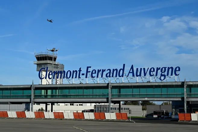 découvrez toutes les informations sur l'aéroport clermont-ferrand en 2025 : vols, destinations, services, accès et actualités pour organiser au mieux vos voyages.