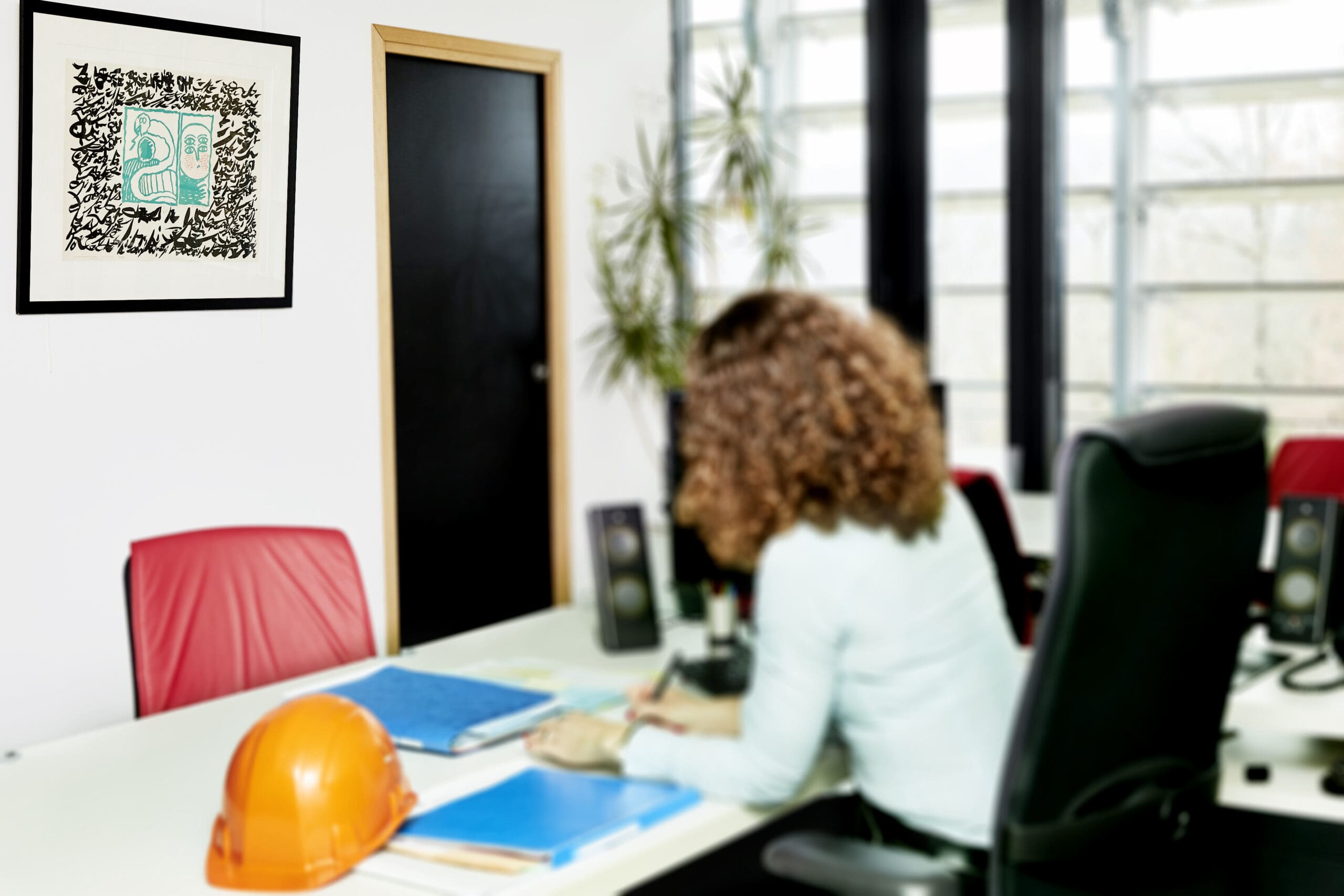 découvrez comment l'art s'intègre et influence le monde de l'entreprise : innovation, créativité, collaborations artistiques et stratégies gagnantes pour un environnement professionnel inspirant.