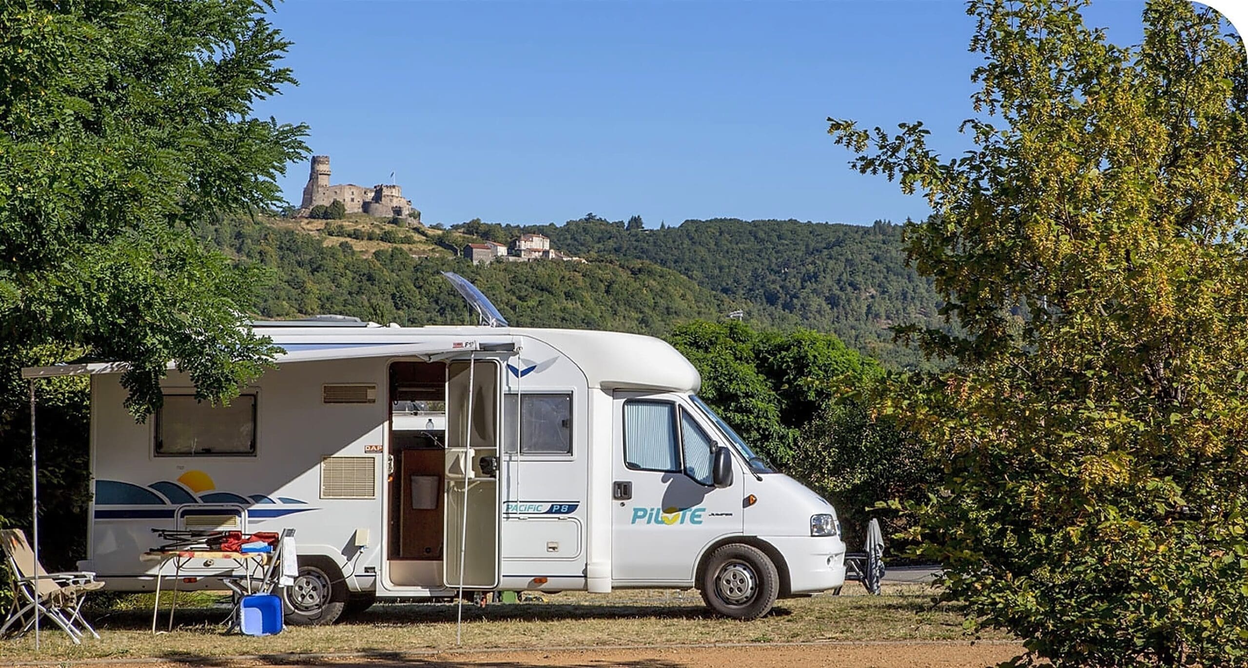 découvrez les meilleurs campings en auvergne en 2025, offrant des paysages naturels époustouflants, des activités de plein air variées et des hébergements confortables pour des vacances inoubliables en famille ou entre amis.