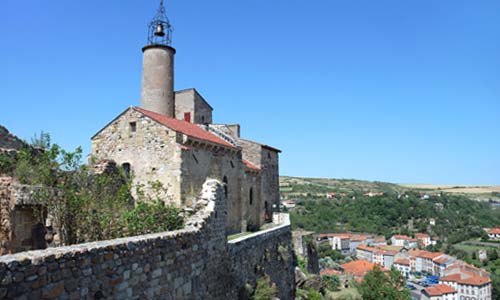découvrez champeix, un village pittoresque auvergnat, où l'histoire se mêle harmonieusement aux paysages enchanteurs. explorez son riche patrimoine, ses ruelles médiévales et profitez de panoramas à couper le souffle. plongez dans l'authenticité de cette charmante destination.