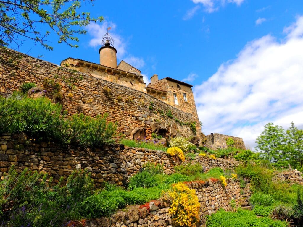 Champeix en Auvergne : Découvrez son histoire fascinante et ses paysages enchanteurs