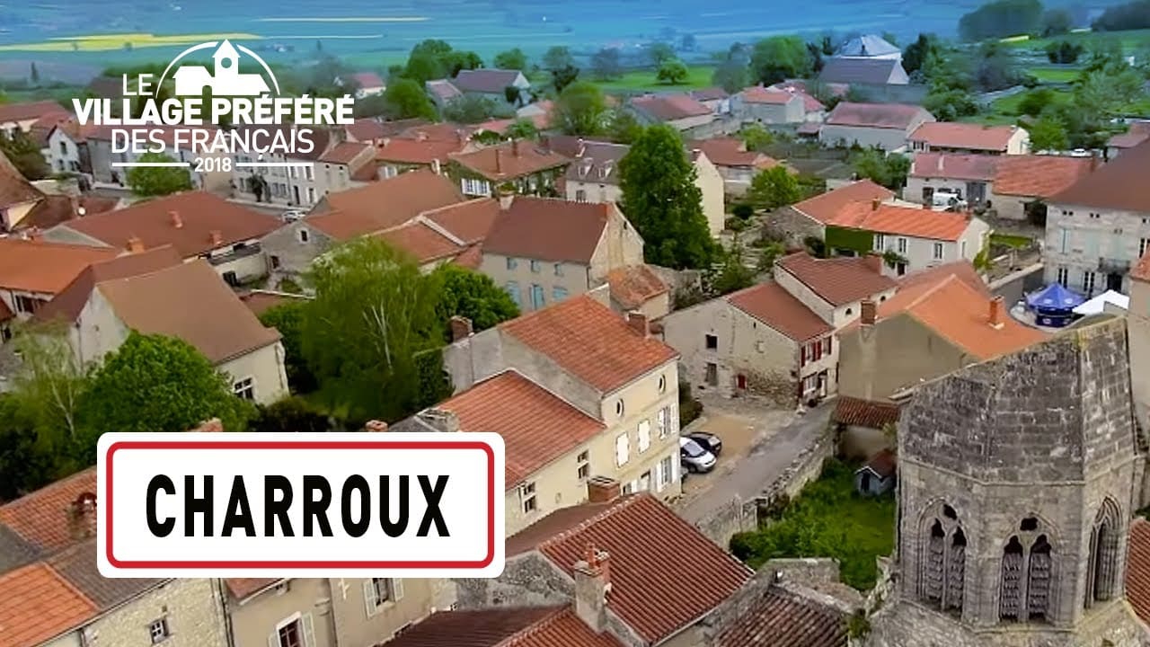 découvrez charroux, un village historique au charme médiéval, réputé pour sa riche gastronomie et son patrimoine exceptionnel. une destination idéale pour les amateurs d'histoire et de saveurs authentiques.