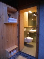 douche au lac bled glamping