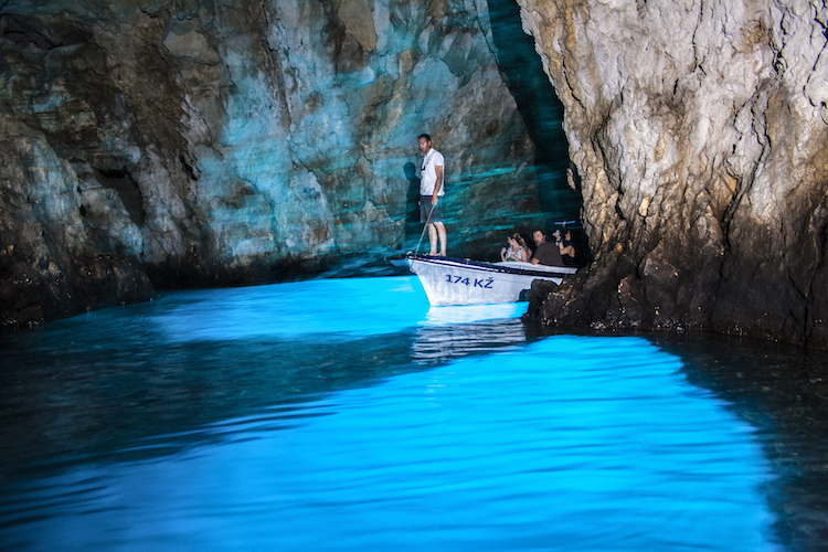 île de vis croatie grotte bleue