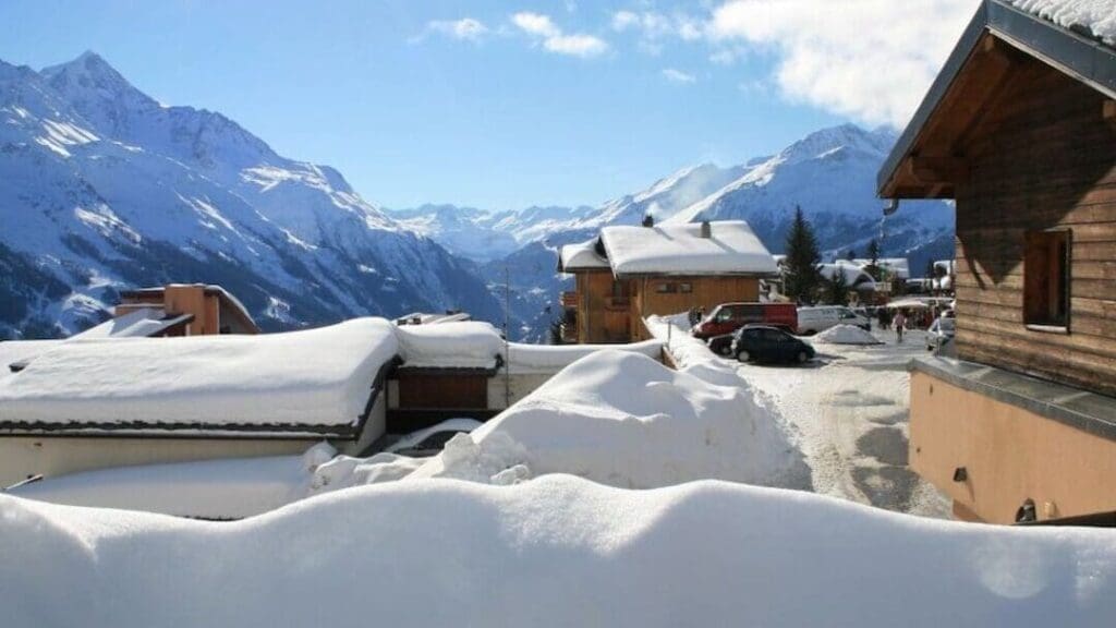 Enneigement à Lans-en-Vercors : Impact et Stratégies pour les Entreprises Locales