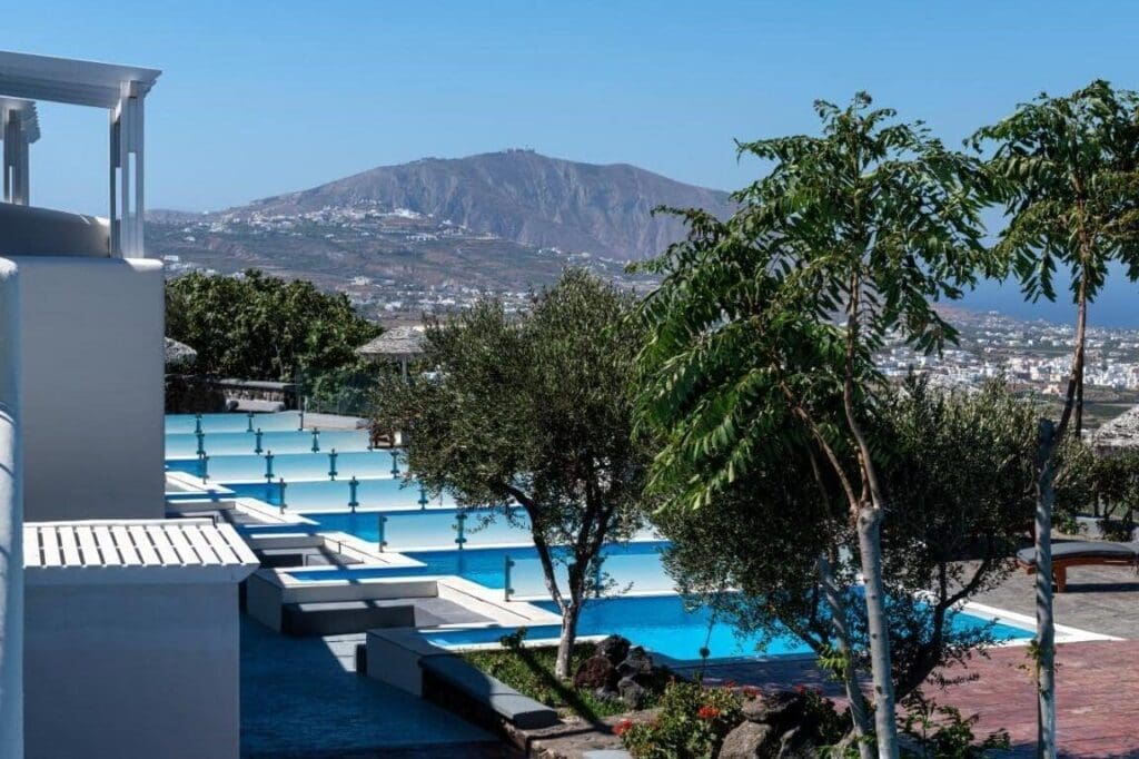 Firostefani : Le nouveau quartier d&rsquo;affaires qui monte en Grèce
