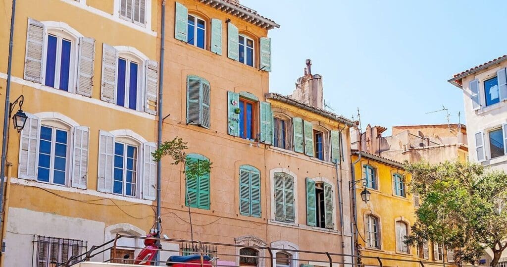 Les implications de la taxe foncière lors de la vente d&rsquo;un bien immobilier : ce que vous devez savoir en tant qu&rsquo;acheteur et vendeur