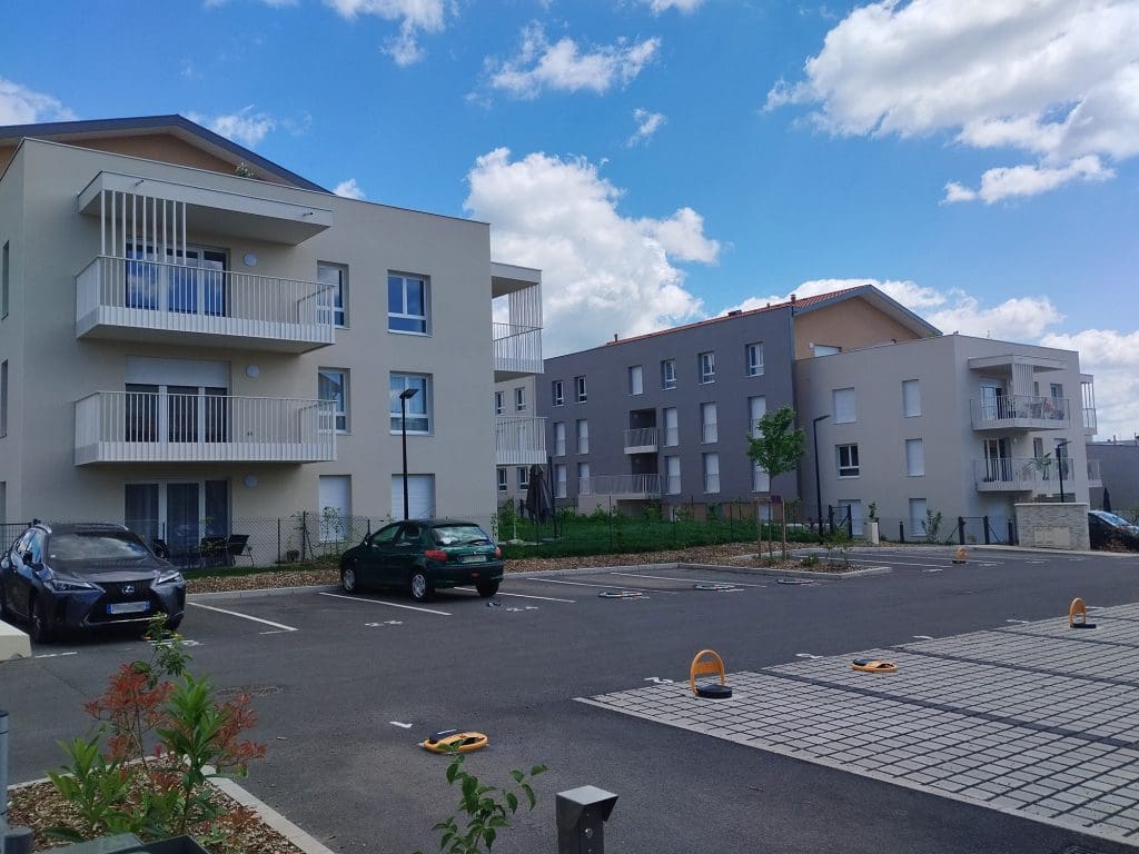 découvrez les meilleures solutions de logement écologique en auvergne pour 2025, alliant confort, économies d'énergie et respect de l'environnement.