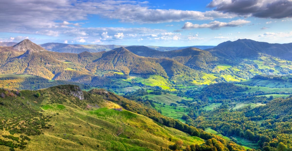 découvrez les merveilles des lacs d'auvergne en 2025 : paysages époustouflants, activités nature et détente au cœur d'une région préservée.