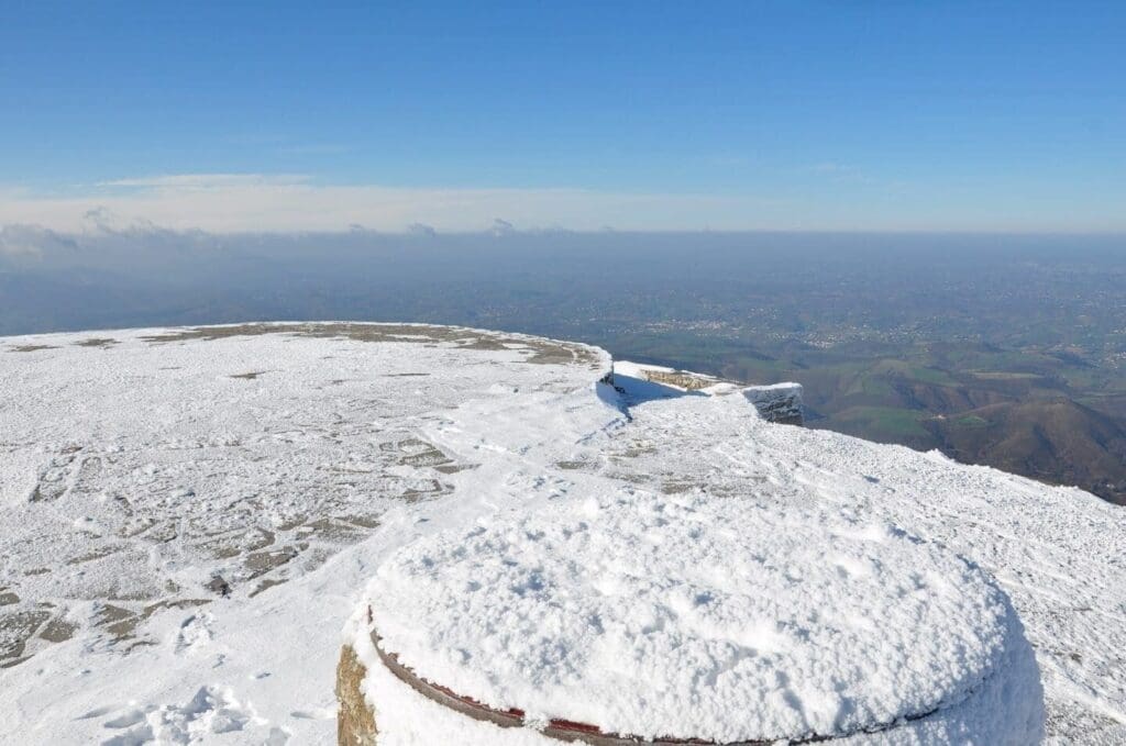 Météo à la Rhune demain : Comment elle influence les affaires locales