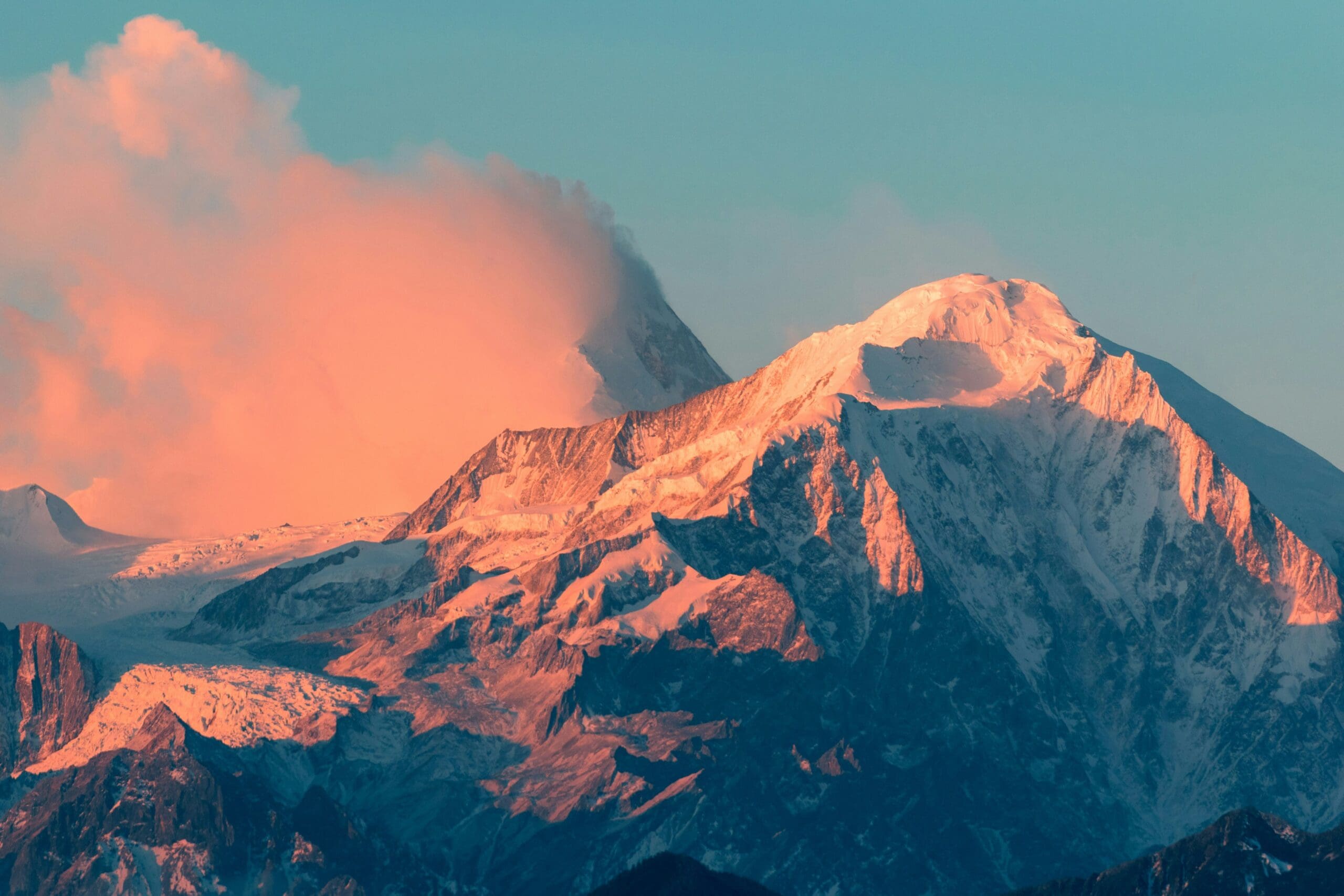 découvrez toute la beauté et la majesté des montagnes avec nos articles, guides et conseils pour explorer la montagne et profiter de ses merveilles naturelles.