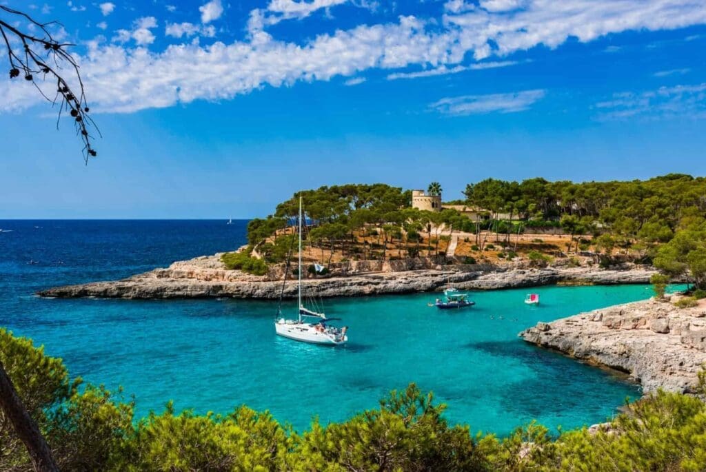 Octobre aux Baléares : Comment la Météo Influence Votre Voyage d&rsquo;Affaires?