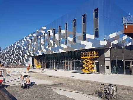 découvrez le parc expo de saint-étienne, un espace dédié à l'organisation d'événements, salons, foires et expositions. profitez d'une localisation centrale, de services adaptés et d'une ambiance conviviale pour tous vos évènements professionnels et grand public.