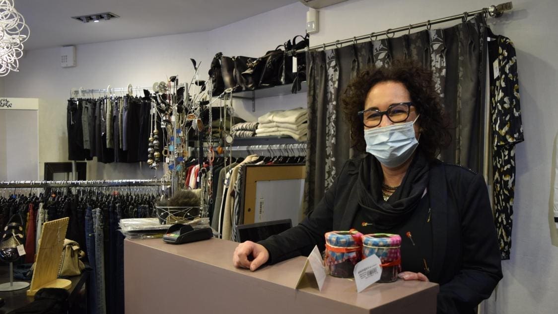 découvrez les pics d'affluence chez les commerçants durant les fêtes et comment ils préparent leurs magasins pour accueillir un grand nombre de clients.