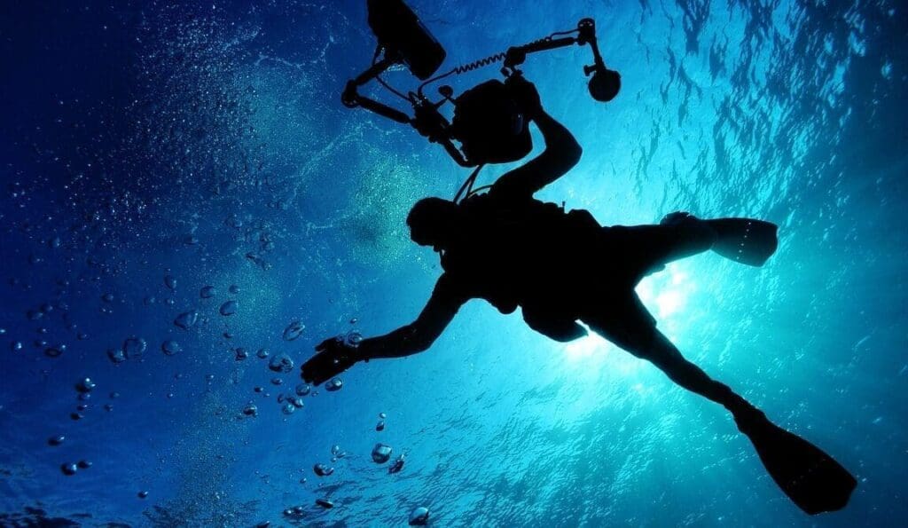 Plongée dans l&rsquo;aventure: Choisir le meilleur appareil photo hybride tropicalisé pour vos expéditions exotiques