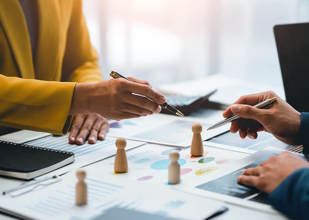 découvrez les enjeux et les stratégies de la reconversion interne au sein de votre entreprise. apprenez comment tirer parti des compétences de vos employés pour favoriser leur évolution professionnelle et renforcer l'engagement de vos équipes.