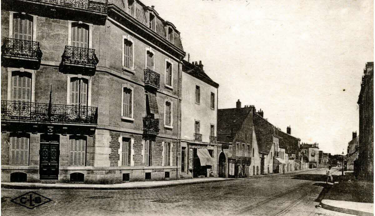découvrez la rue d'auvergne à mulhouse, un lieu animé au cœur de la ville, offrant boutiques, cafés et charme architectural. idéal pour une promenade ou une escapade shopping, cet endroit vibrant reflète l'authenticité mulhousienne.