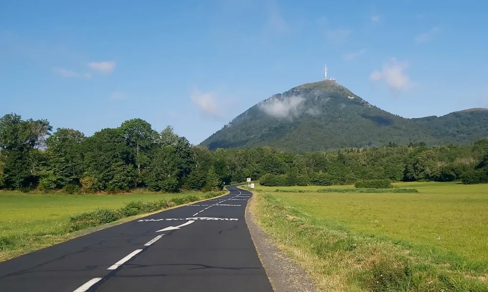 découvrez la rue d'auvergne, une adresse emblématique alliant charme authentique, commerces locaux et histoire au cœur de la région auvergne. parfait pour une promenade culturelle ou gourmande.