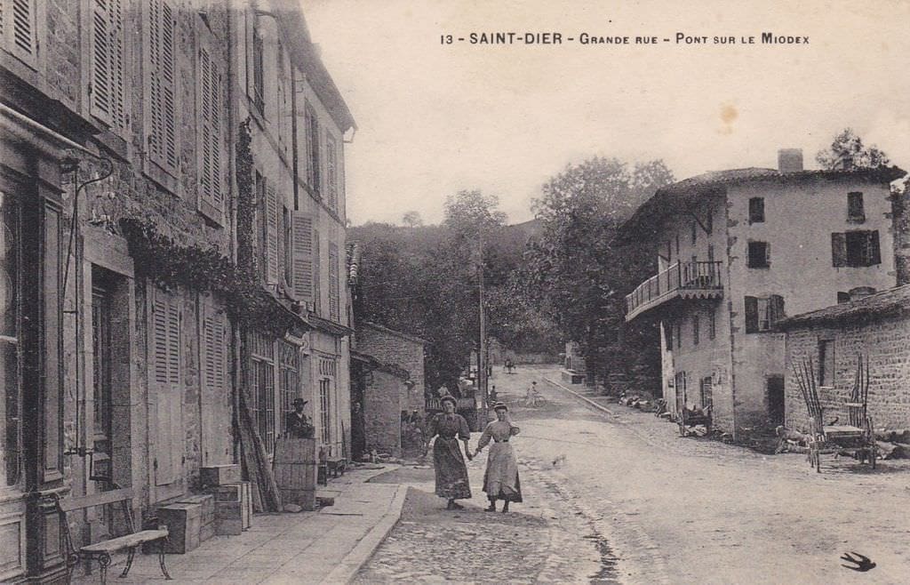 découvrez saint-dier-d’auvergne, charmant village du puy-de-dôme, réputé pour son patrimoine historique, ses paysages verdoyants et ses activités nature au cœur de l’auvergne.