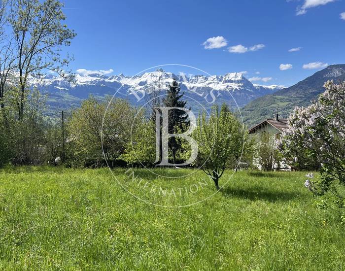découvrez st gervais, un écrin de nature préservée où montagnes majestueuses et cascades cristallines s'unissent pour offrir des paysages à couper le souffle. idéal pour les passionnés de randonnée et d'activités en plein air, cet endroit est le refuge parfait pour se ressourcer en harmonie avec la nature.