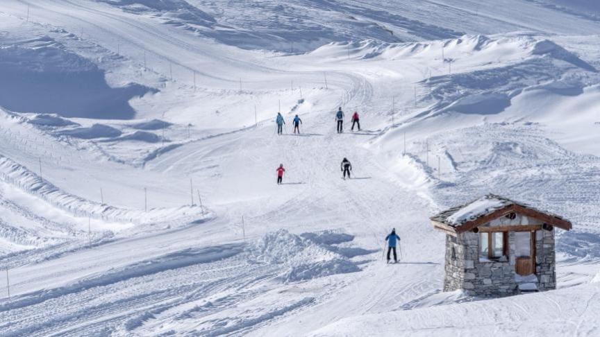 découvrez les meilleures stations de ski en auvergne pour l'hiver 2025. profitez de paysages enneigés, d'activités hivernales et d'hébergements confortables pour des vacances inoubliables.