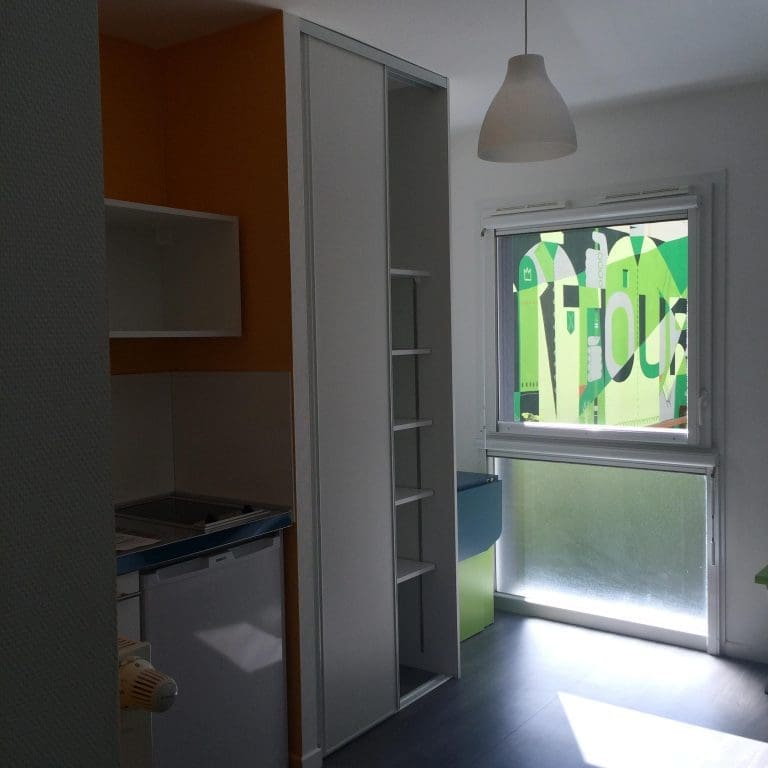 découvrez la beauté naturelle et les richesses culturelles de l'auvergne à travers une visite inoubliable. explorez ses paysages volcaniques, ses charmants villages et savourez des spécialités locales, tout en profitant d'activités en plein air. parfait pour les amateurs de nature et les gourmands !