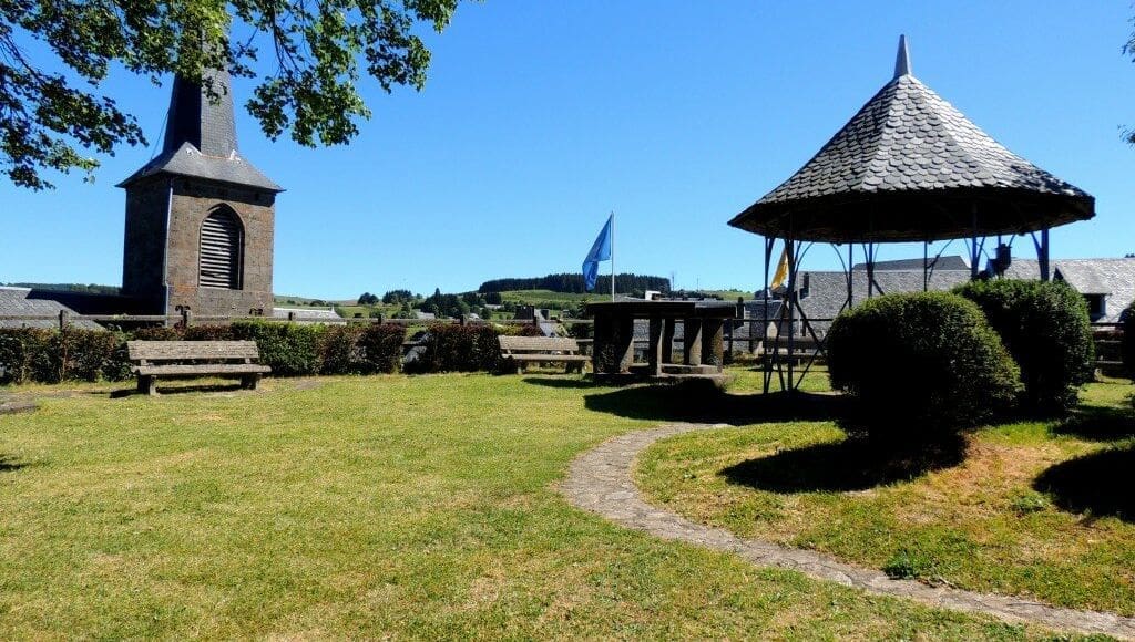 découvrez les merveilles du tour d'auvergne, une aventure inoubliable au cœur des paysages époustouflants de cette région unique. explorez les sites historiques, les volcans majestueux et la riche culture auvergnate. préparez-vous à une expérience authentique et immersive en pleine nature.