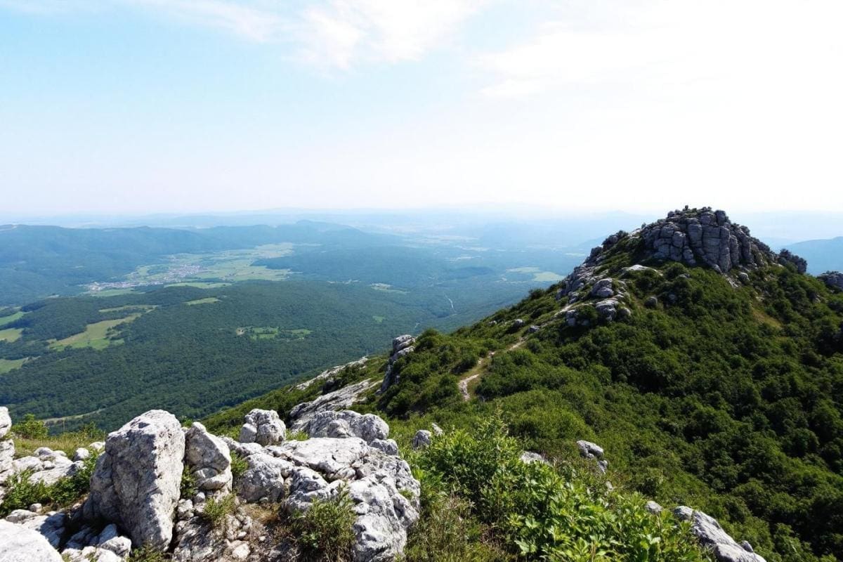 découvrez les trésors cachés de la classe auvergne en 2025 : excursions, patrimoine, activités et souvenirs exceptionnels pour élèves et enseignants.