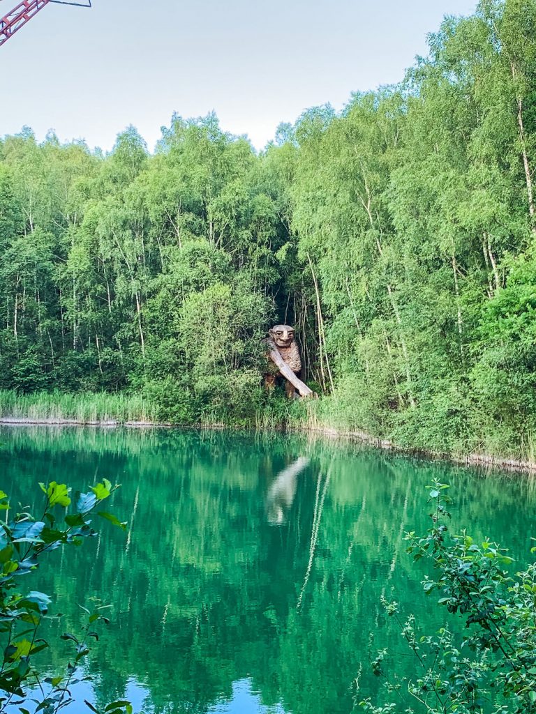 oeuvre de trolls L'arbre de la jambe de force