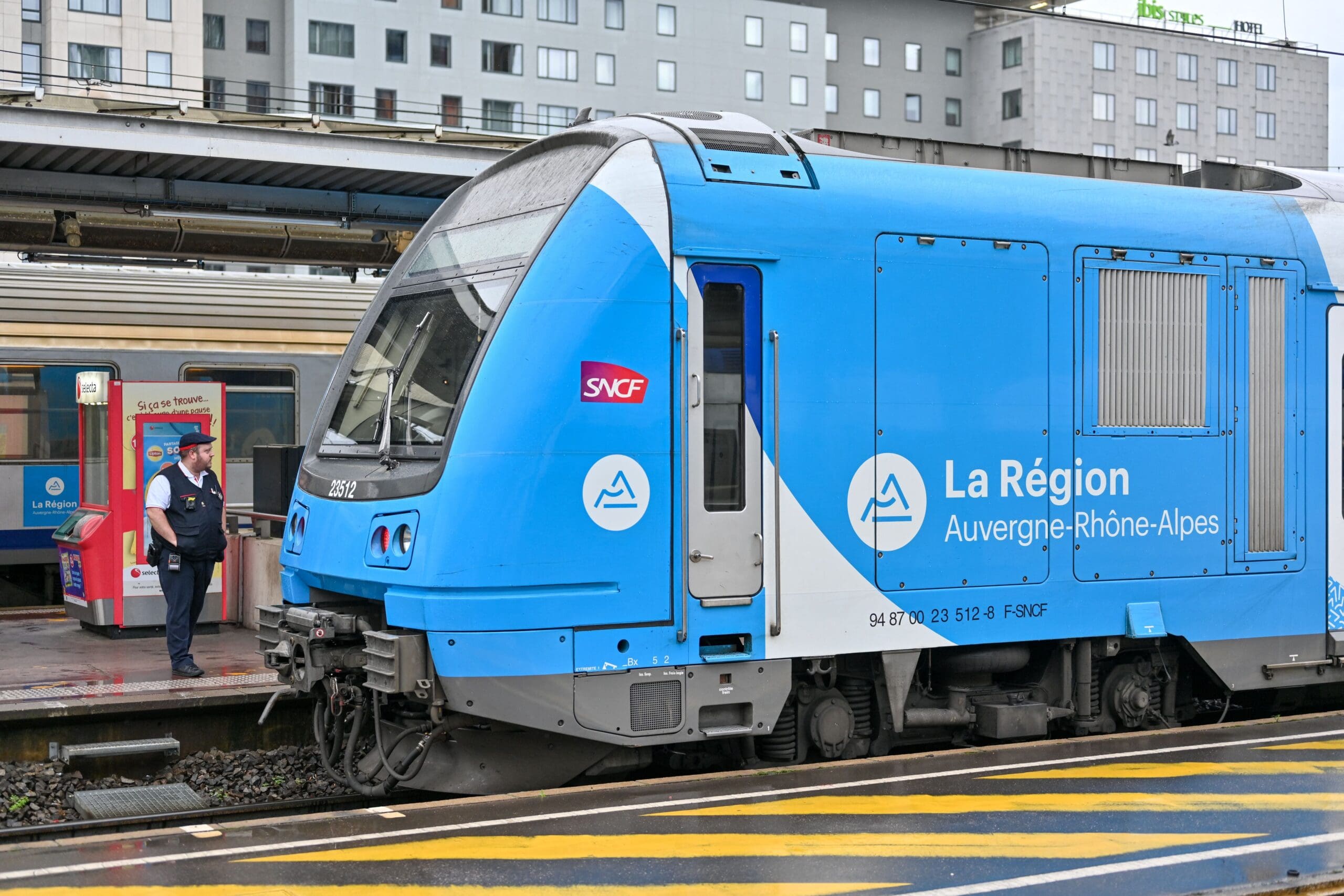 découvrez comment utiliser efficacement les trains sncf ter en auvergne-rhône-alpes en 2025 : horaires, tarifs, astuces et toutes les informations pratiques pour faciliter vos déplacements régionaux.