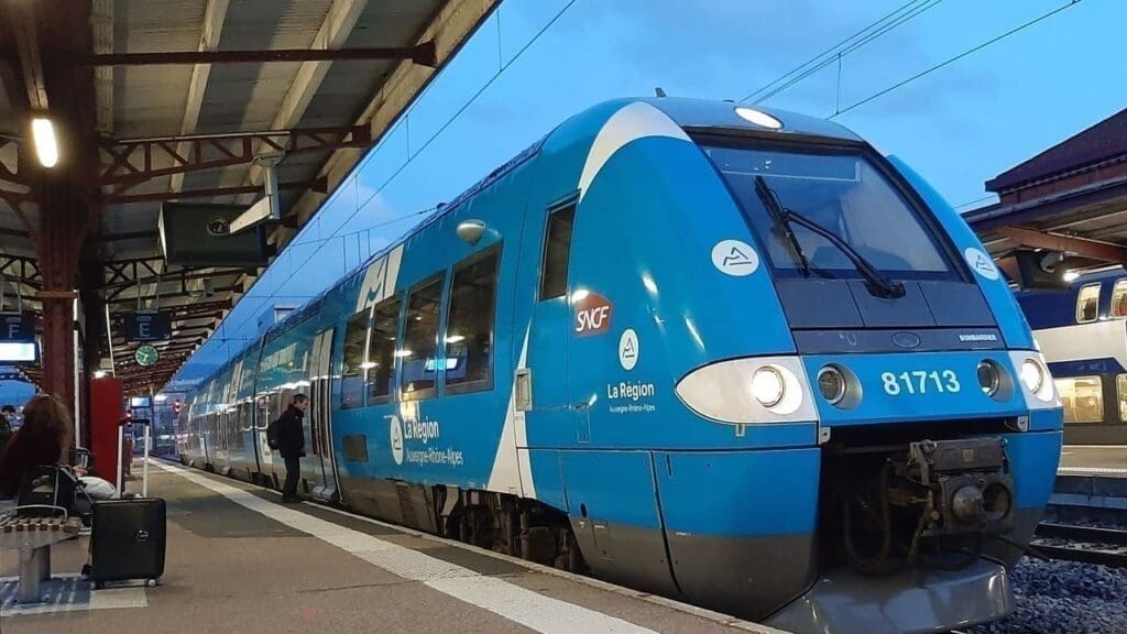 Comment utiliser le SNCF TER en Auvergne-Rhône-Alpes en 2025 ?