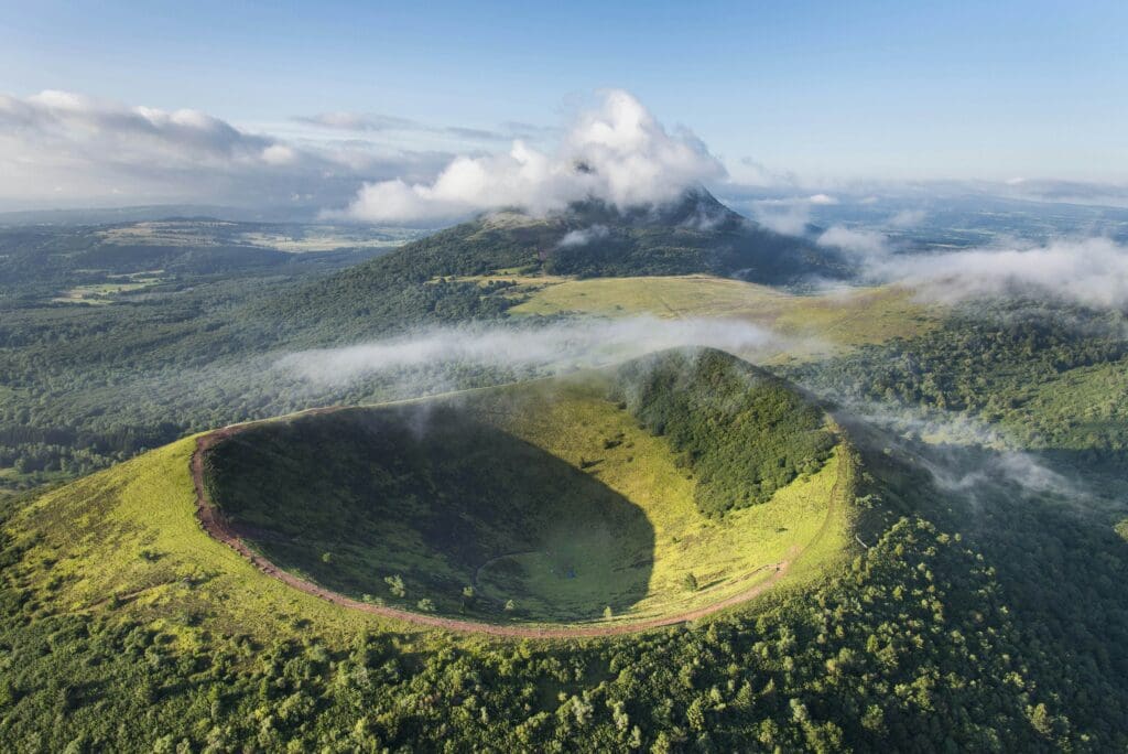 Découverte des volcans d&rsquo;Auvergne : une aventure géologique fascinante