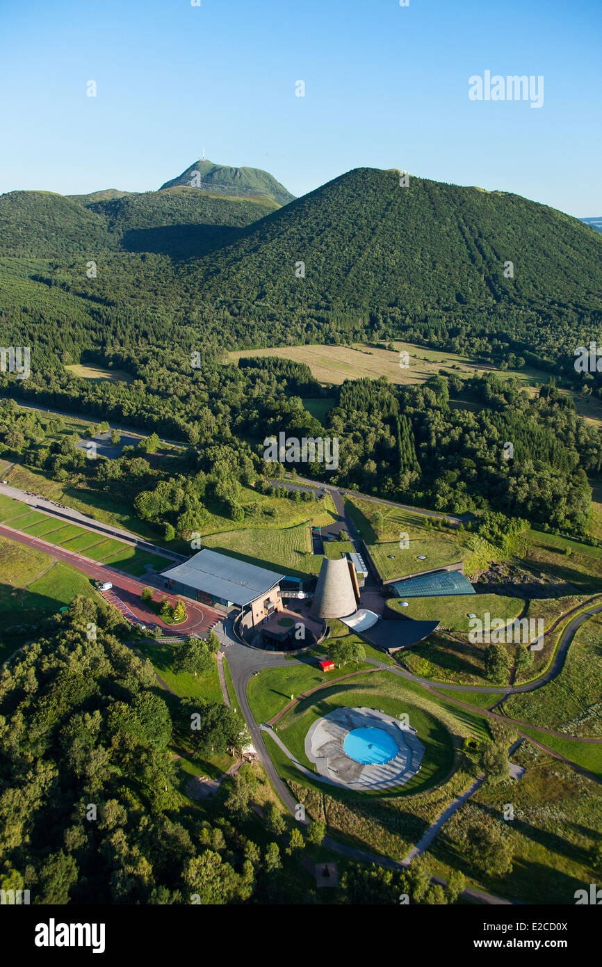 découvrez les volcans de l'auvergne, une terre de paysages grandioses et de richesses naturelles. explorez les leçons de géologie, partez en randonnée et profitez des activités en plein air dans ce parc naturel unique en france.