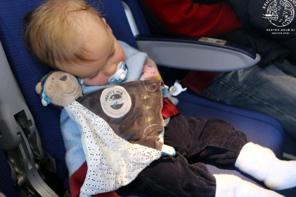 Voyager avec un nourrisson : Comment prendre l&rsquo;avion sans carte d&rsquo;identité pour votre bébé ?